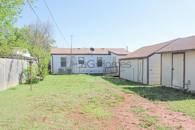 Building Photo - 317 W Peach St
