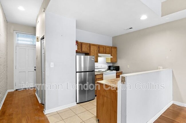 Building Photo - 1708 S Tucker Blvd