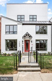 Building Photo - Modern, spacious 2BR 2BA near Union Market