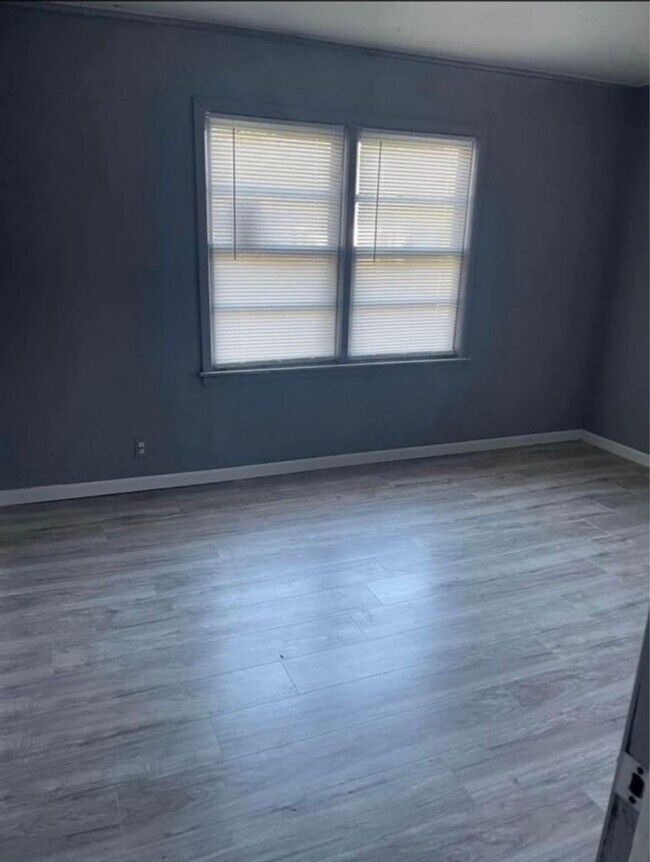Building Photo - Newly remodeled 2-bedroom home near Downto...