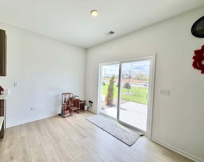 Building Photo - 331 Red Oak Cir