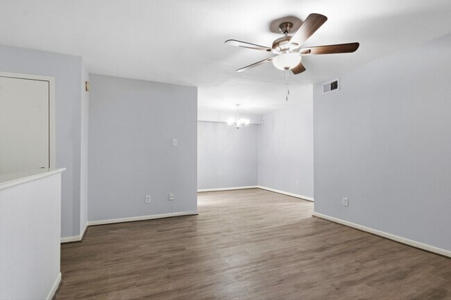 Building Photo - 2744 Briarhurst Dr
