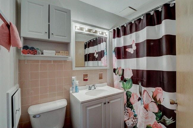 Building Photo - 1531 N 116th St