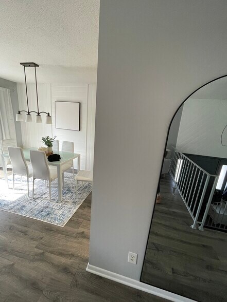 Building Photo - 6941 Ives Ln N