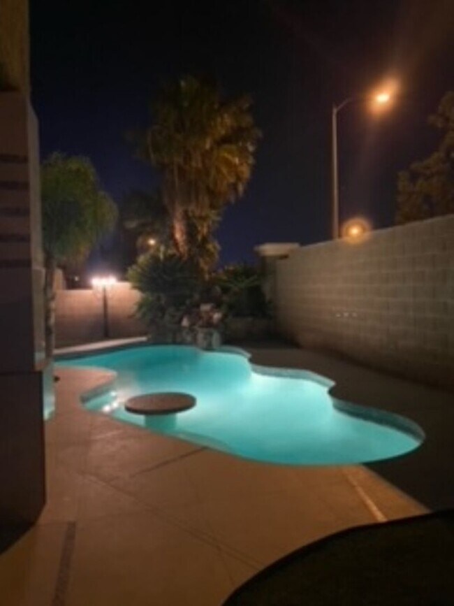 Building Photo - Beautiful 2 story home in Southern Highlands