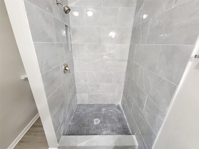 Building Photo - 4909 Holloway Dr