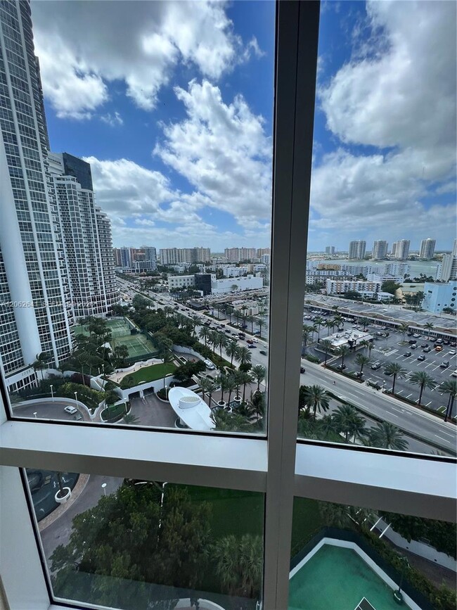 Building Photo - 18201 Collins Ave