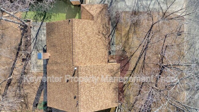 Building Photo - 5110 N Oaks Dr