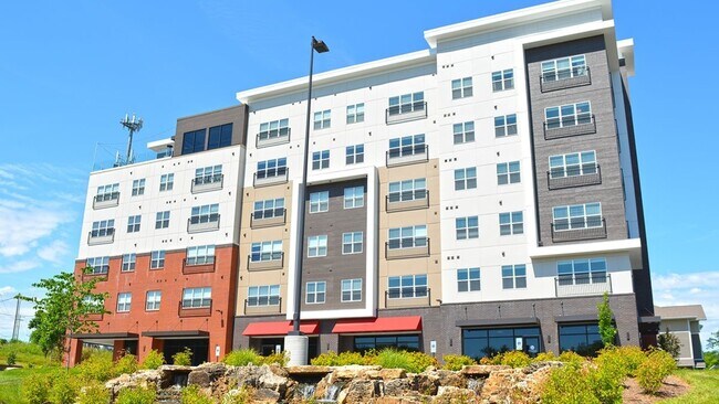 Building Photo - 1010 Enclave Blvd