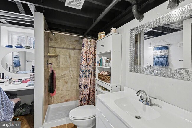 Building Photo - 2507 Glencoe Rd