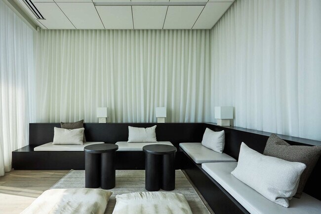 Building Photo - 1006 S Michigan Ave