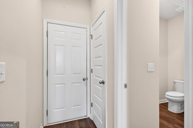 Building Photo - 122 Silver Birch Pass