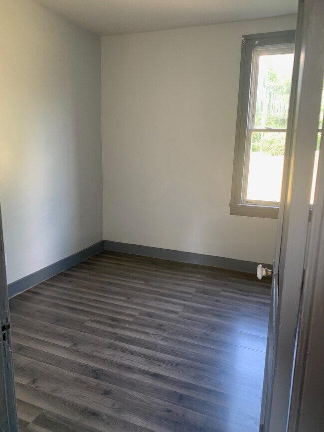 Building Photo - 407 Oak Ave SE