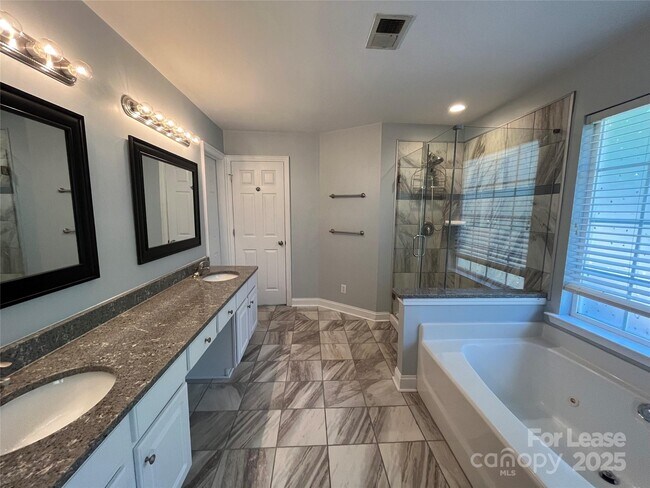 Building Photo - 8601 Fieldcroft Dr