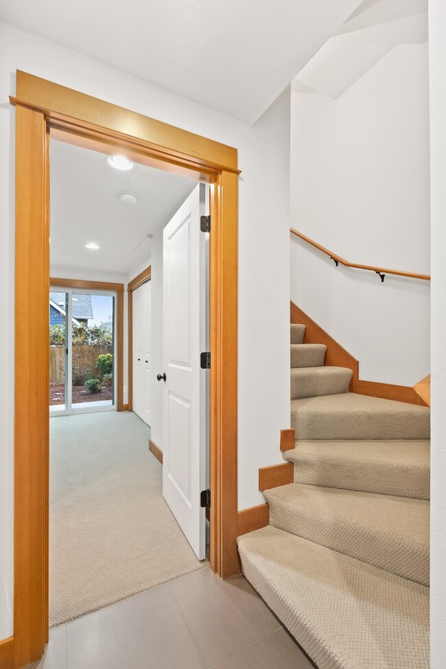 Building Photo - Immaculate West Seattle Townhome