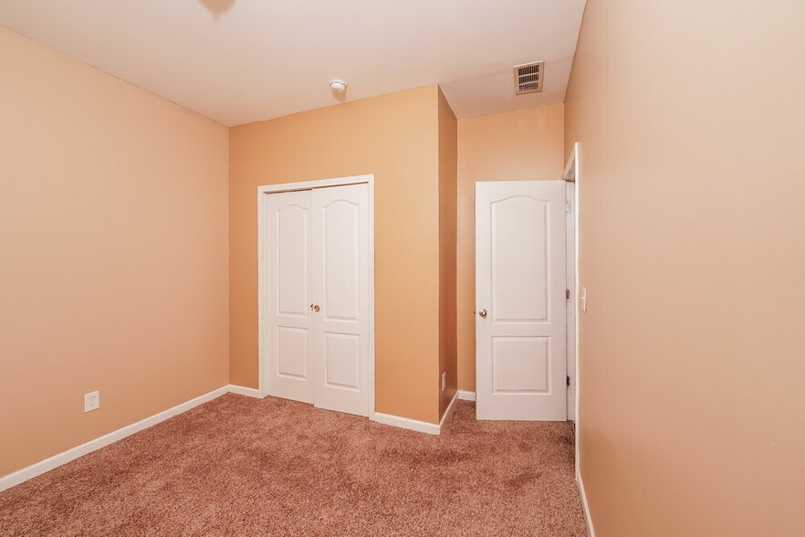 Building Photo - 4800 Deer Foot Cove