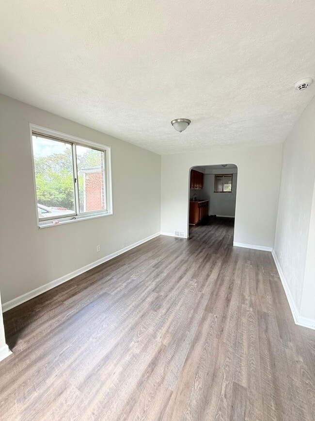 Building Photo - Spacious 3BD/1BA Single Family Home in Pen...