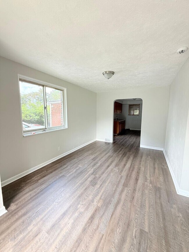 Building Photo - Spacious 3BD/1BA Single Family Home in Penn Hills