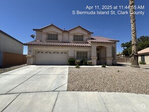 Building Photo - 4 Bedroom with Bedroom Downstairs, Pool, O...