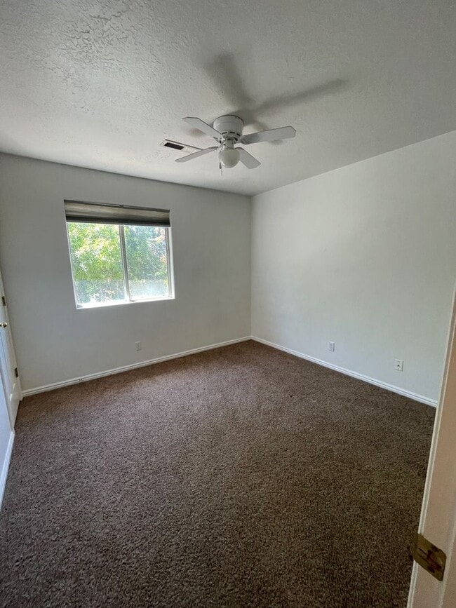 Building Photo - Charming 2 Bedroom Home in Prime Location Near Schools & Shopping