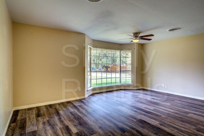 Building Photo - 6426 Chapman Dr