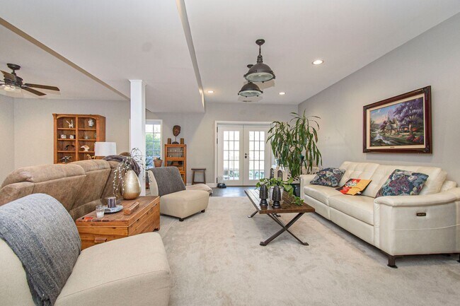 Building Photo - Spacious Home with Hot Tub, Fenced Yard an...