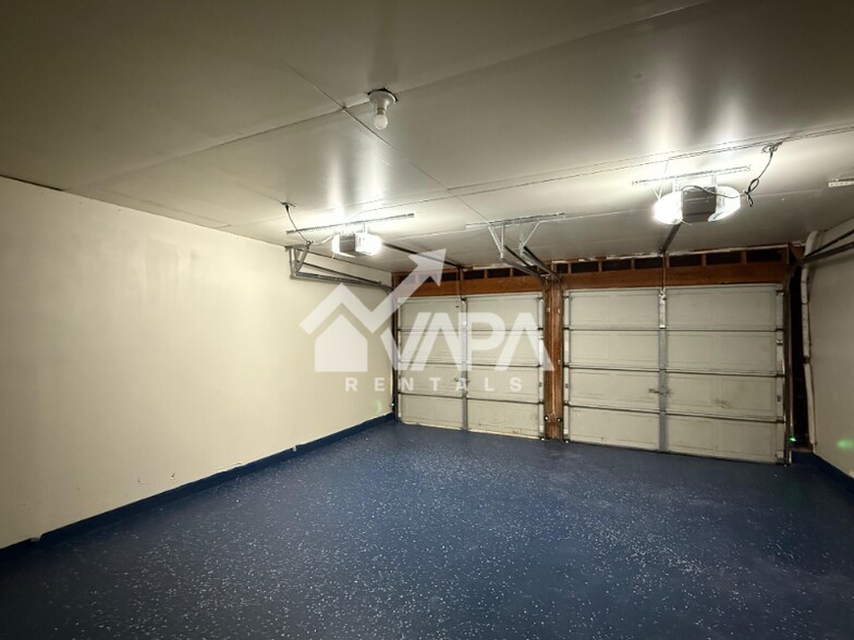 Building Photo - 4210 Dauphine Dr