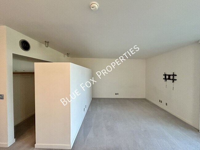 Building Photo - 3611 E 3rd St