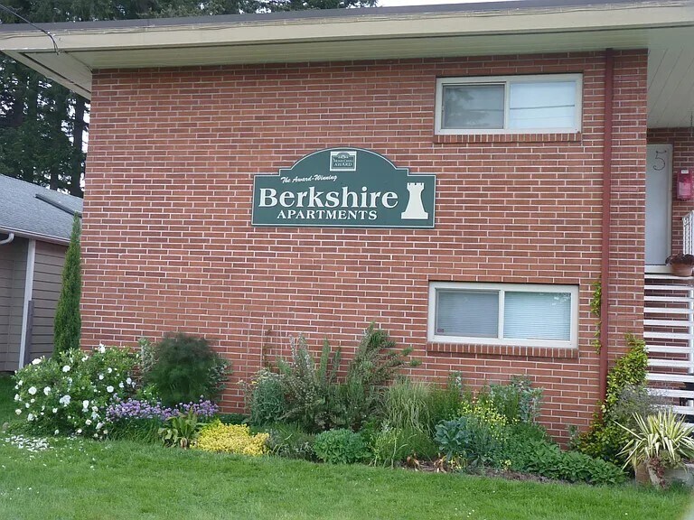 Award-winning Berkshire Apartments - 729 Pecks Dr