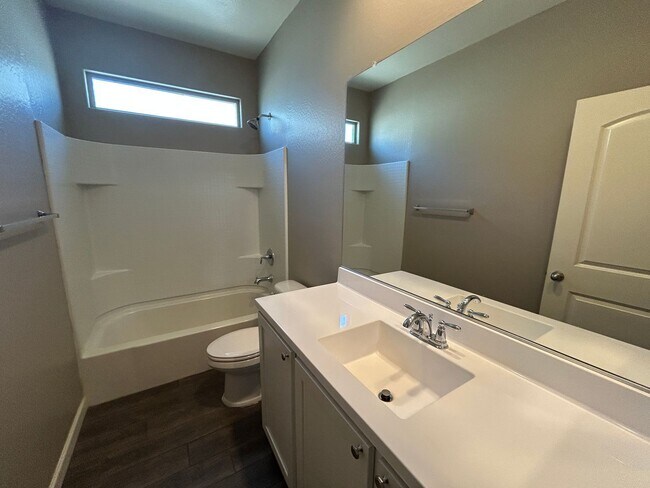 Building Photo - 14825 N 171st Dr