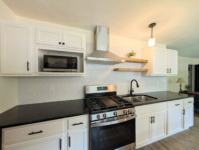 Building Photo - Fully Renovated 3BR/2BA, Fenced Yard, Pet-Friendly — Minutes to Fort Benning — Lawn Care, Pest Co...