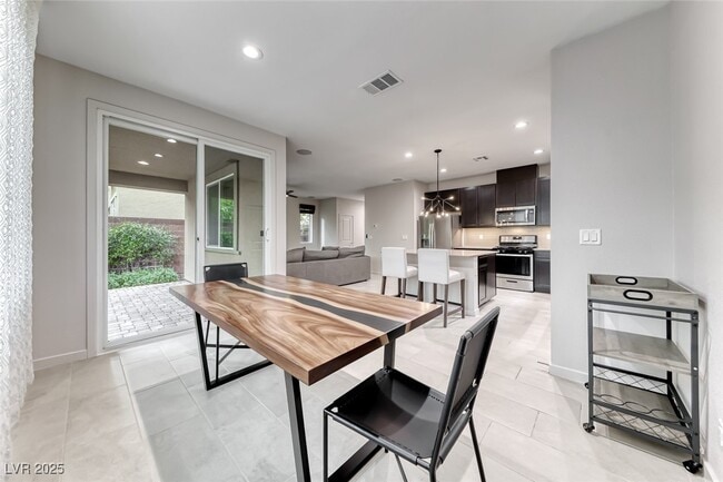 Building Photo - 7012 Pearl Hilltop Ct