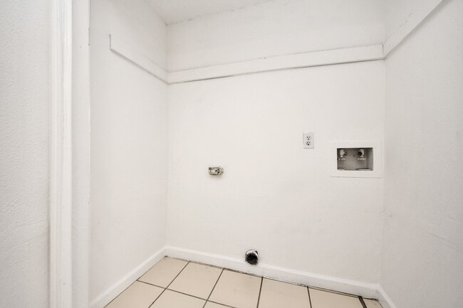 Building Photo - 15534 Weldon Dr