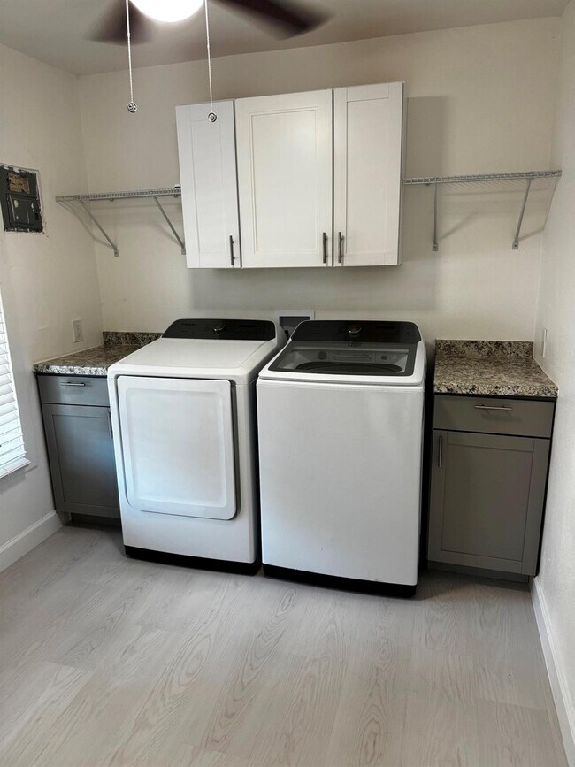 Building Photo - 626 37th St