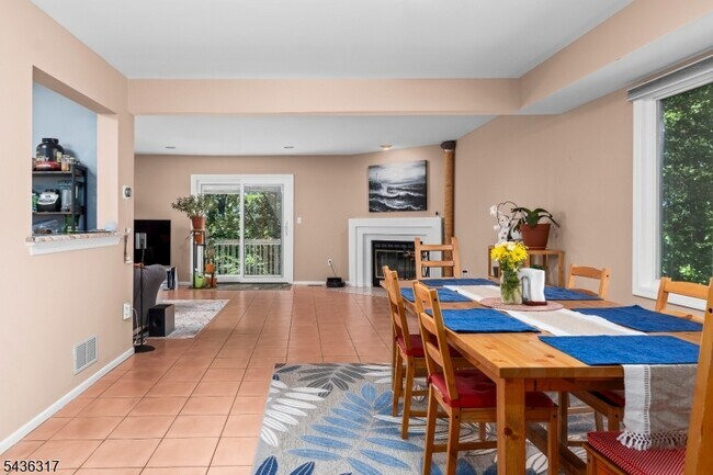 Building Photo - 21 Edgefield Dr