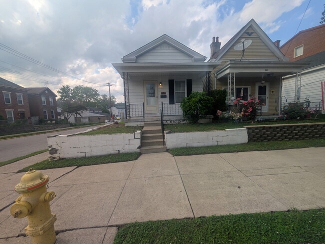 Building Photo - 336 Oak St