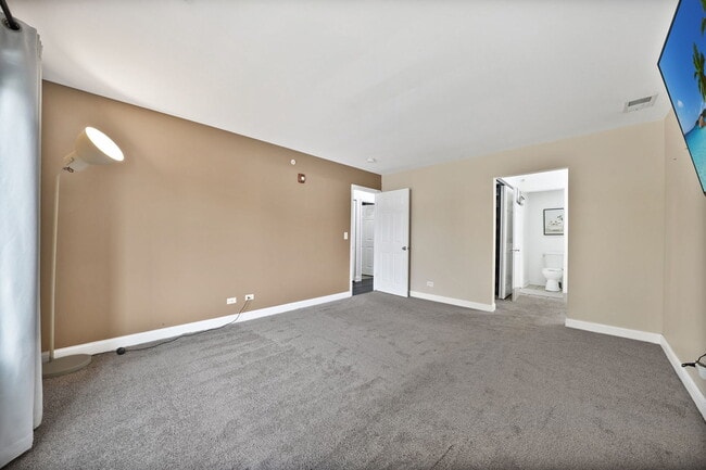 Building Photo - 7050 Newport Dr