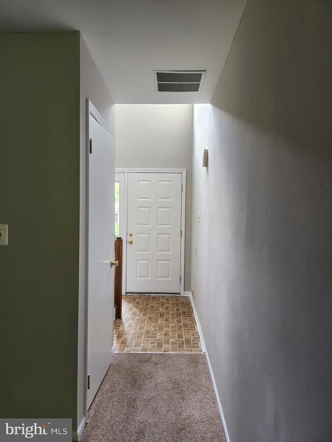 Building Photo - 39 5 Crown Royal Cir