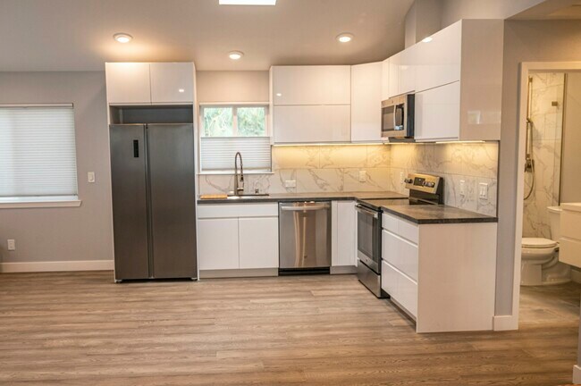 Building Photo - 15817 Izorah Way