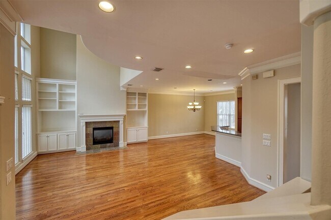 Building Photo - 906 Fowler St