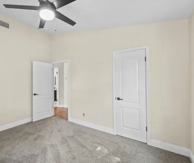 Building Photo - Single Family Home