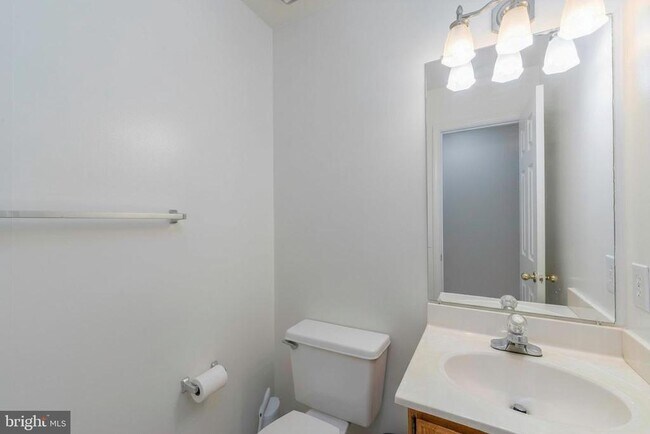Building Photo - 8005 Silver Fox Dr
