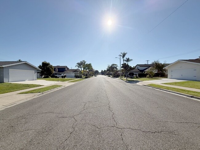 Building Photo - 4 Bed + 3 Bath + Bonus Room + Loft