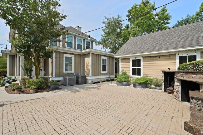 Building Photo - 3 Bedroom Dunham Marsh Beauty with Outdoor Fireplace and Resort-Style Community Amenities