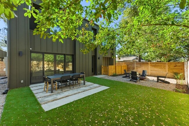 Building Photo - 5006 Gladeview Dr