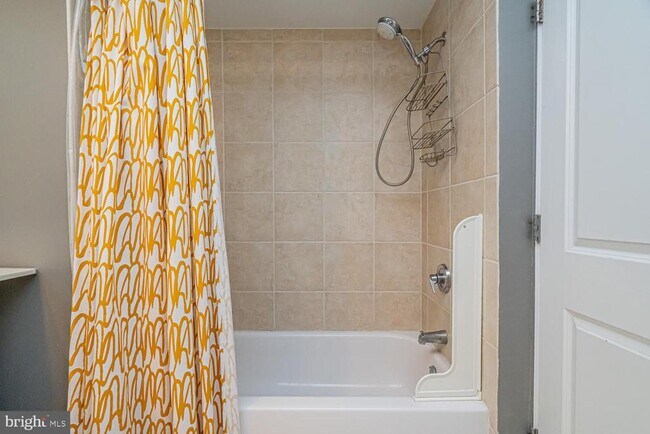 Building Photo - 851 N Glebe Rd