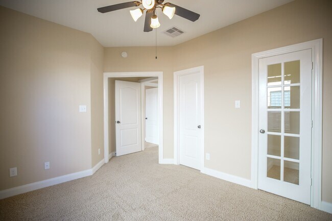 Building Photo - 2 Hadlock Pl