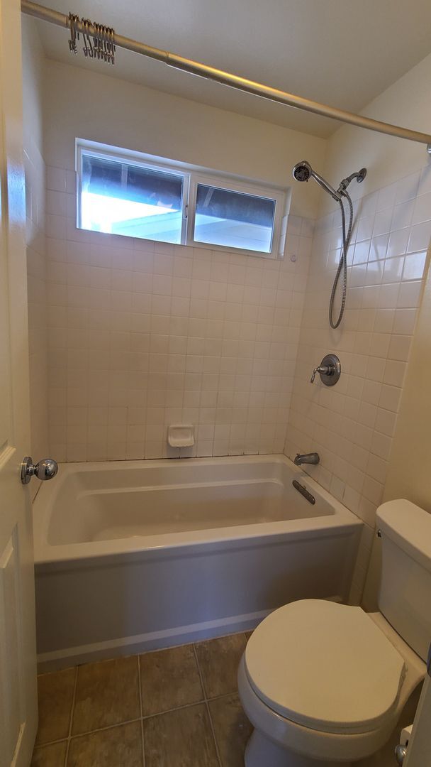 Building Photo - Lovely 3 bedroom 2 bath home in Ka Makana ...