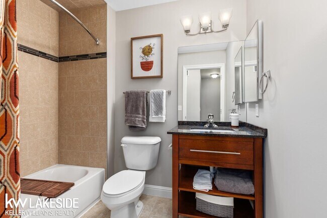 Building Photo - 11637 Weingartz W