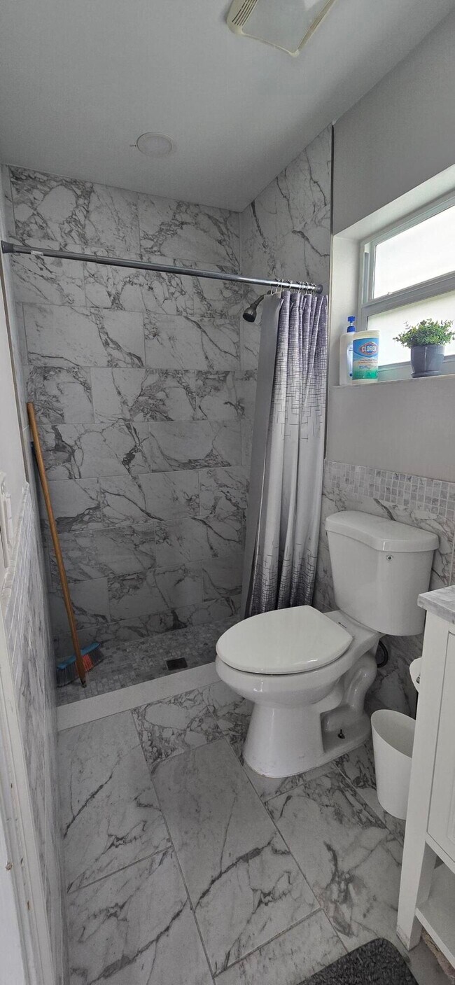 Building Photo - 288 NW 89th Ave